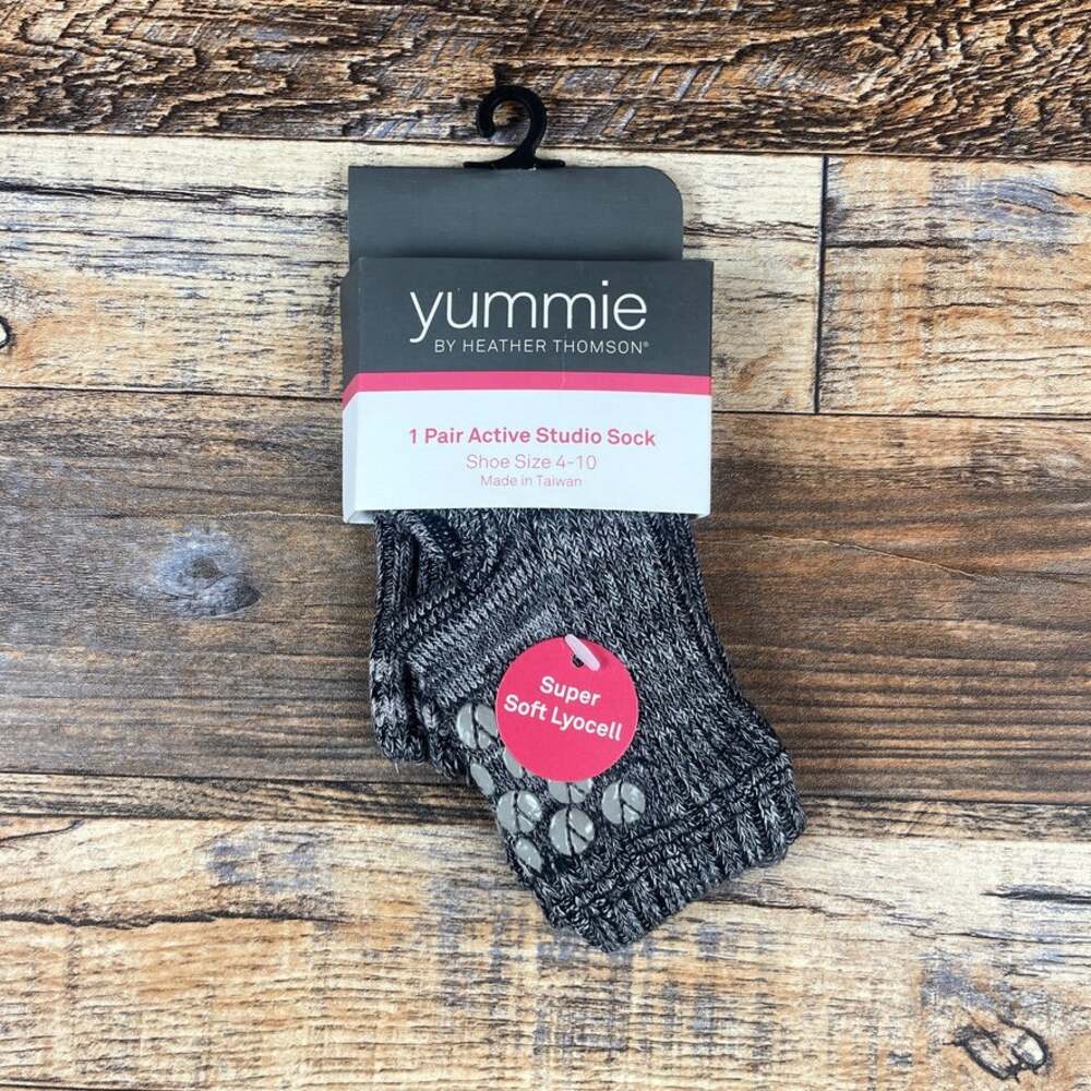 Yummie Women's Shoe Size 4-10 Gray Lyocell Nylon Spandex Warm Me Up Studio Socks